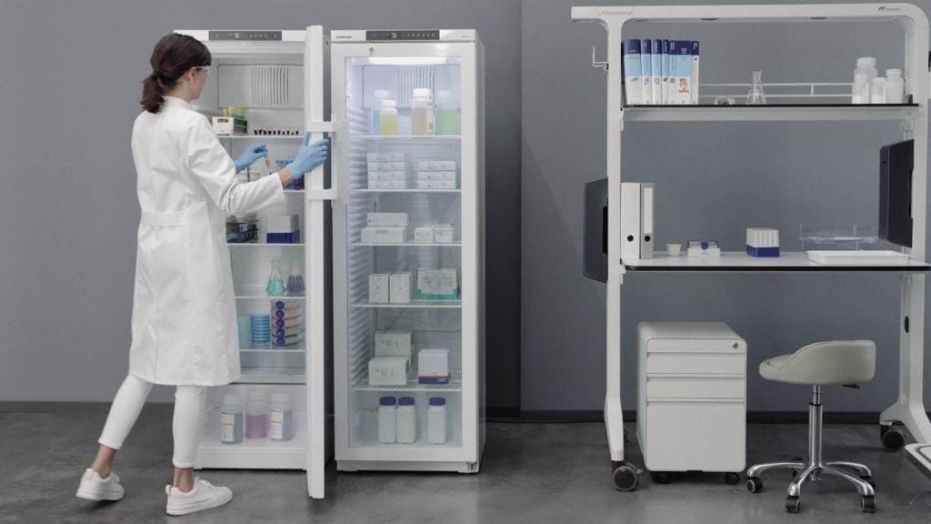 Medical laboratory refrigerator